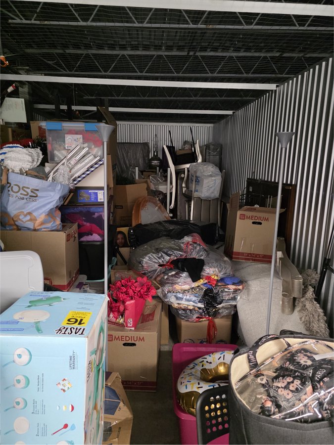 10 x 20 storage unit in Miami Gardens, FL