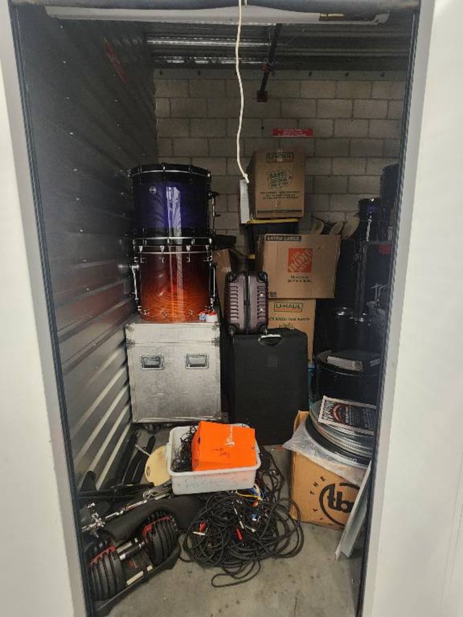 10 x 10 storage unit in North Hollywood, CA