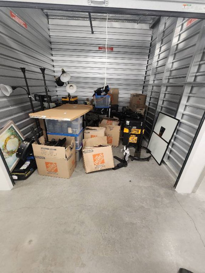 10 x 10 storage unit in North Hollywood, CA