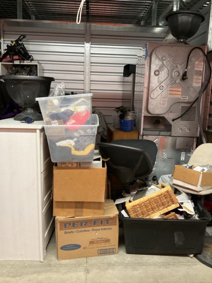 10 x 10 storage unit in Modesto, CA