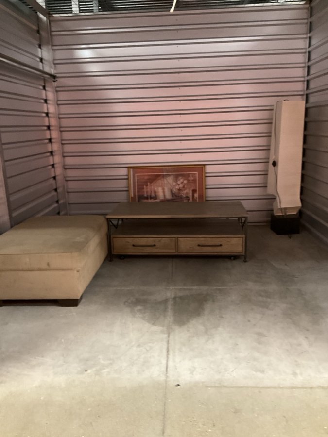 10 x 10 storage unit in Modesto, CA