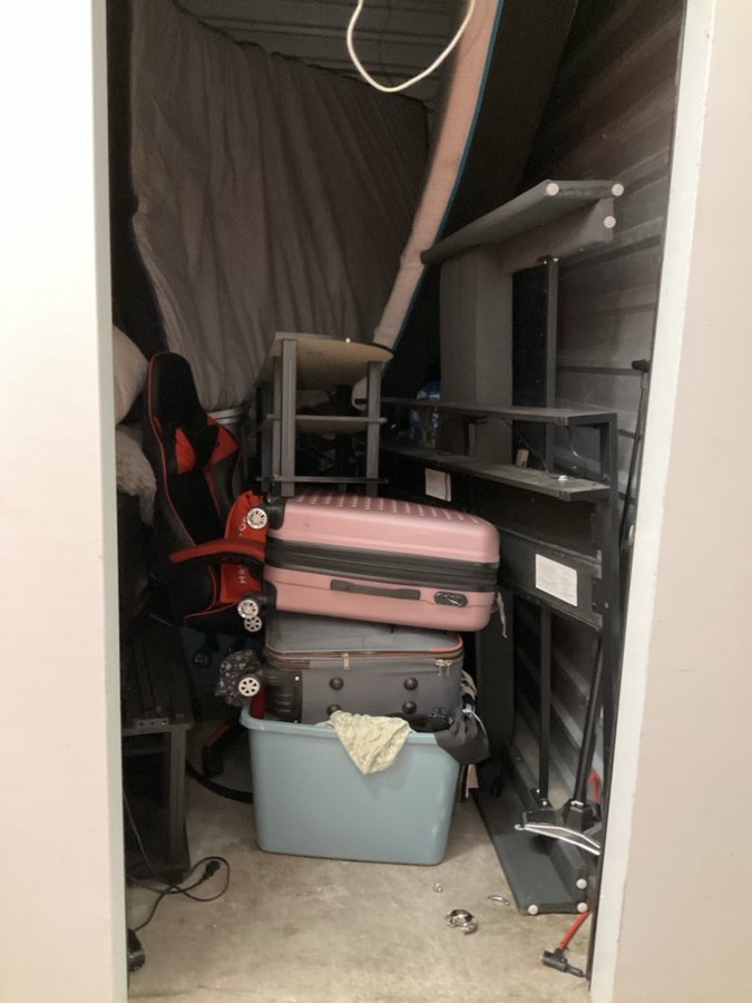 5 x 10 storage unit in Tracy, CA