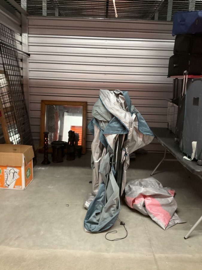10 x 10 storage unit in Modesto, CA