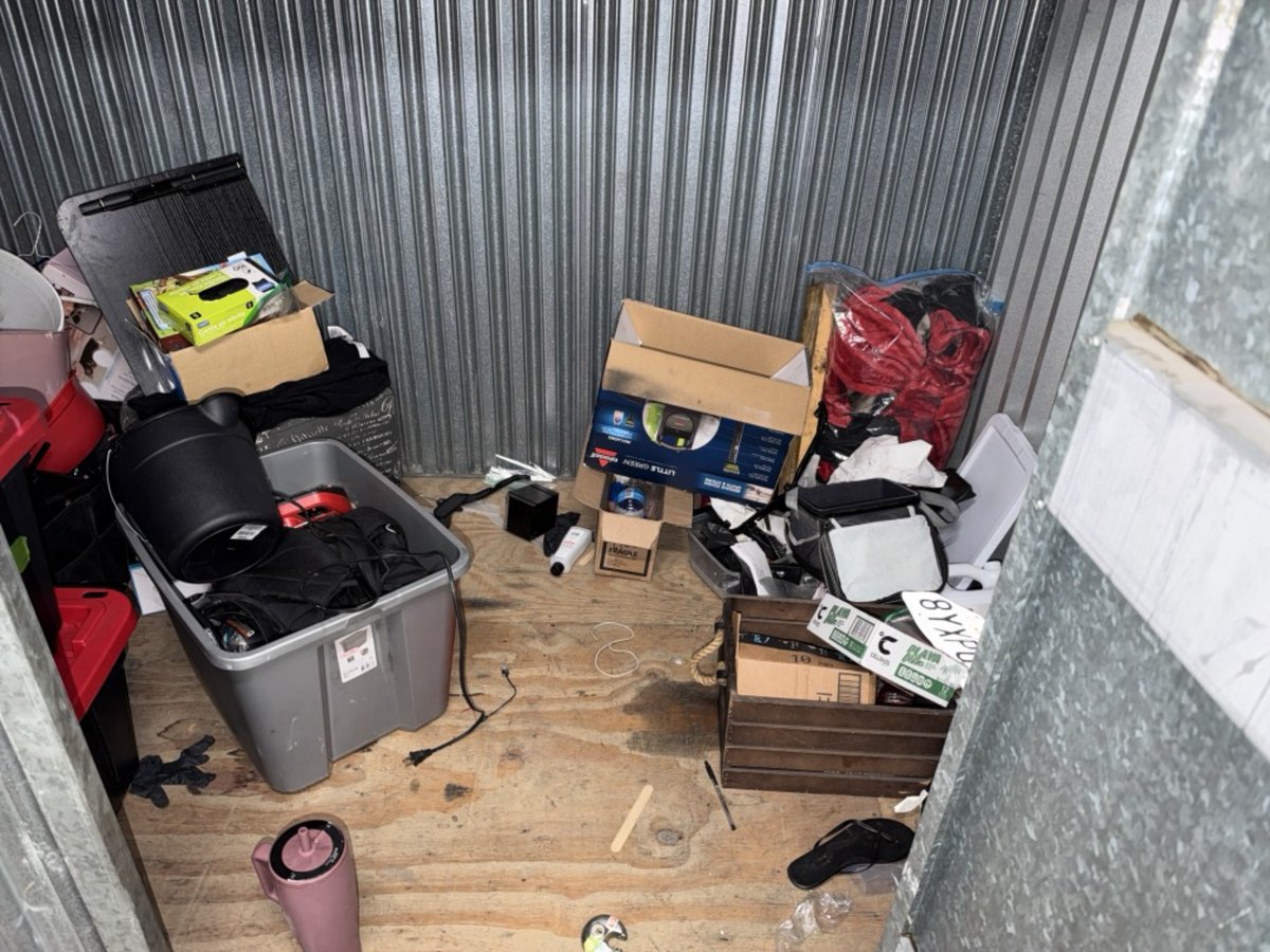 5 x 8 storage unit in Anaheim, CA