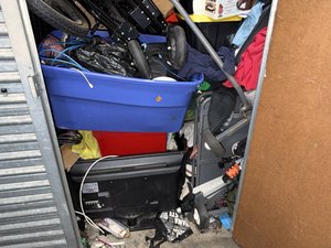 10 x 10 storage unit in Anaheim, CA