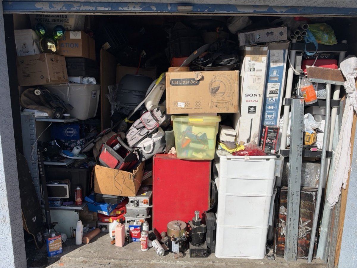 10 x 25 storage unit in Anaheim, CA