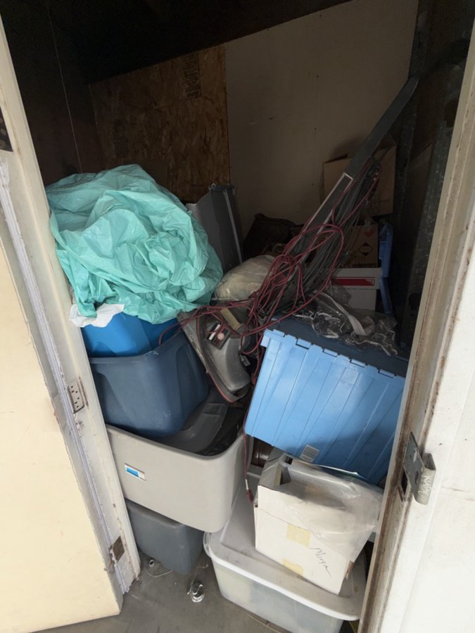 5 x 8 storage unit in Arleta, CA