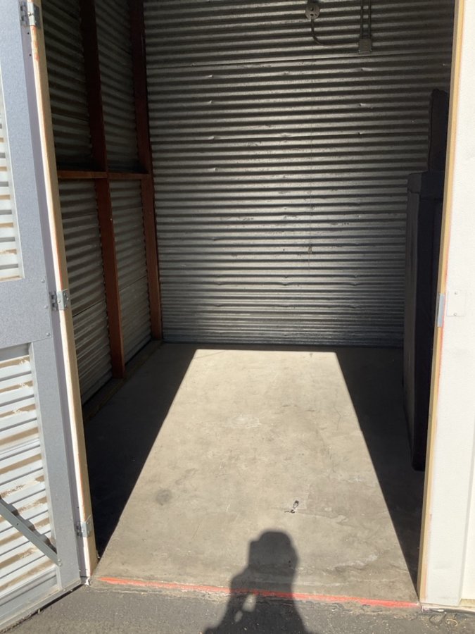 10 x 10 storage unit in Fresno, CA
