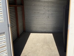 10 x 10 storage unit in Fresno, CA