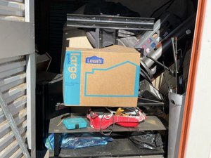 10 x 10 storage unit in Fresno, CA