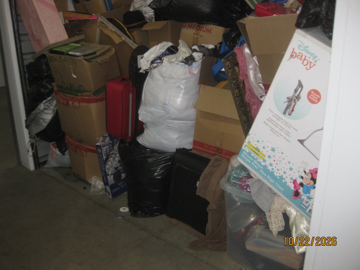 10 x 10 storage unit in Van Nuys, CA