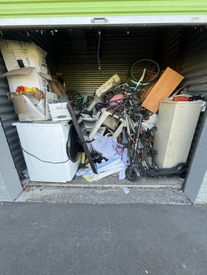 10 x 10 storage unit in Santa Rosa, CA