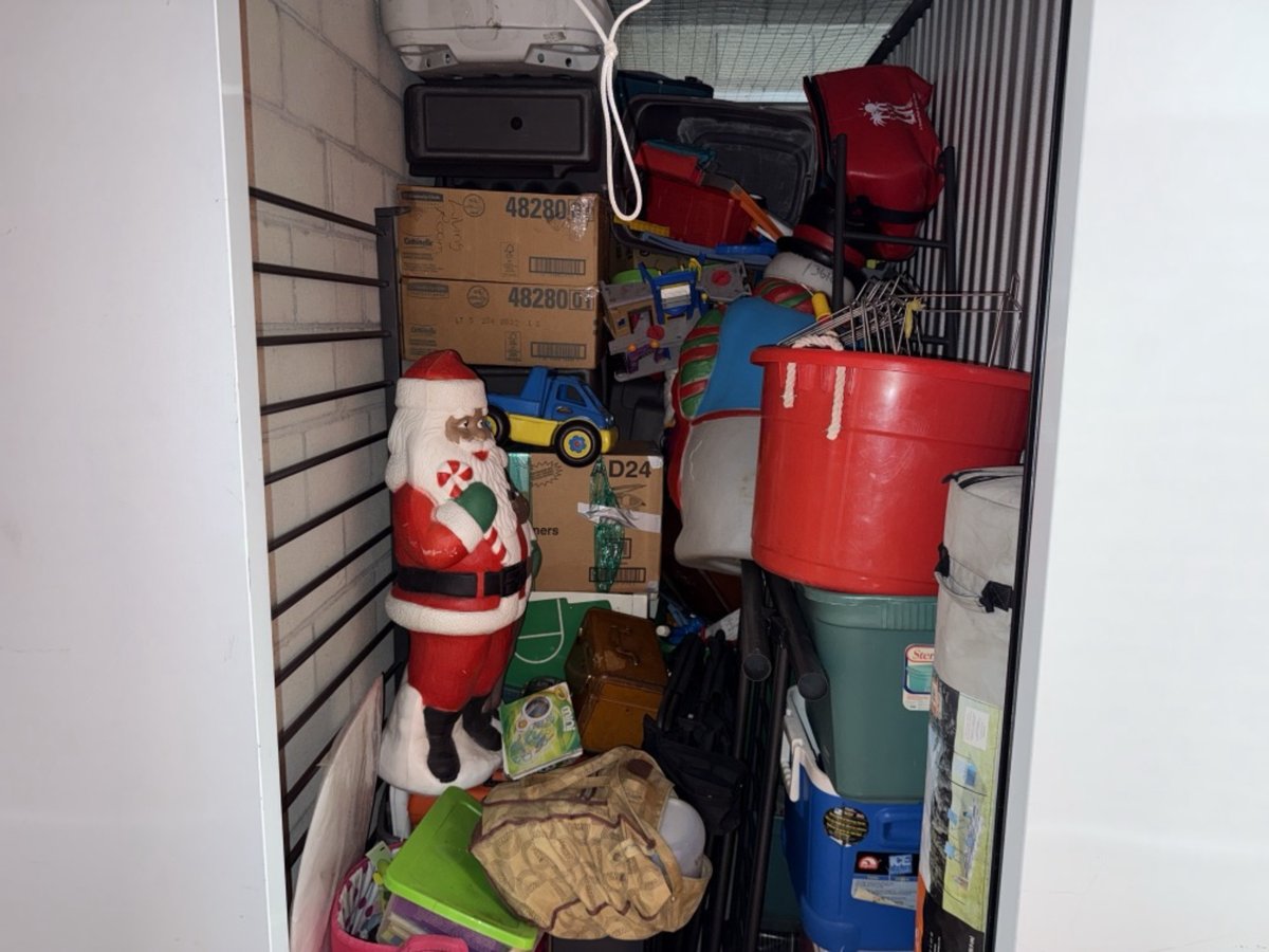 5 x 10 storage unit in Gardena, CA