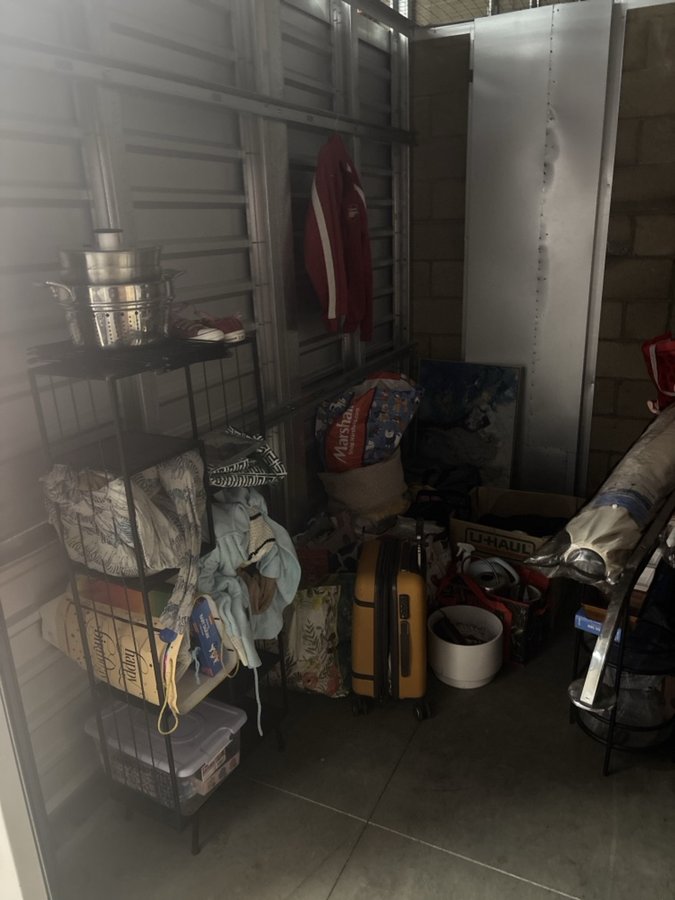 10 x 10 storage unit in Gardena, CA