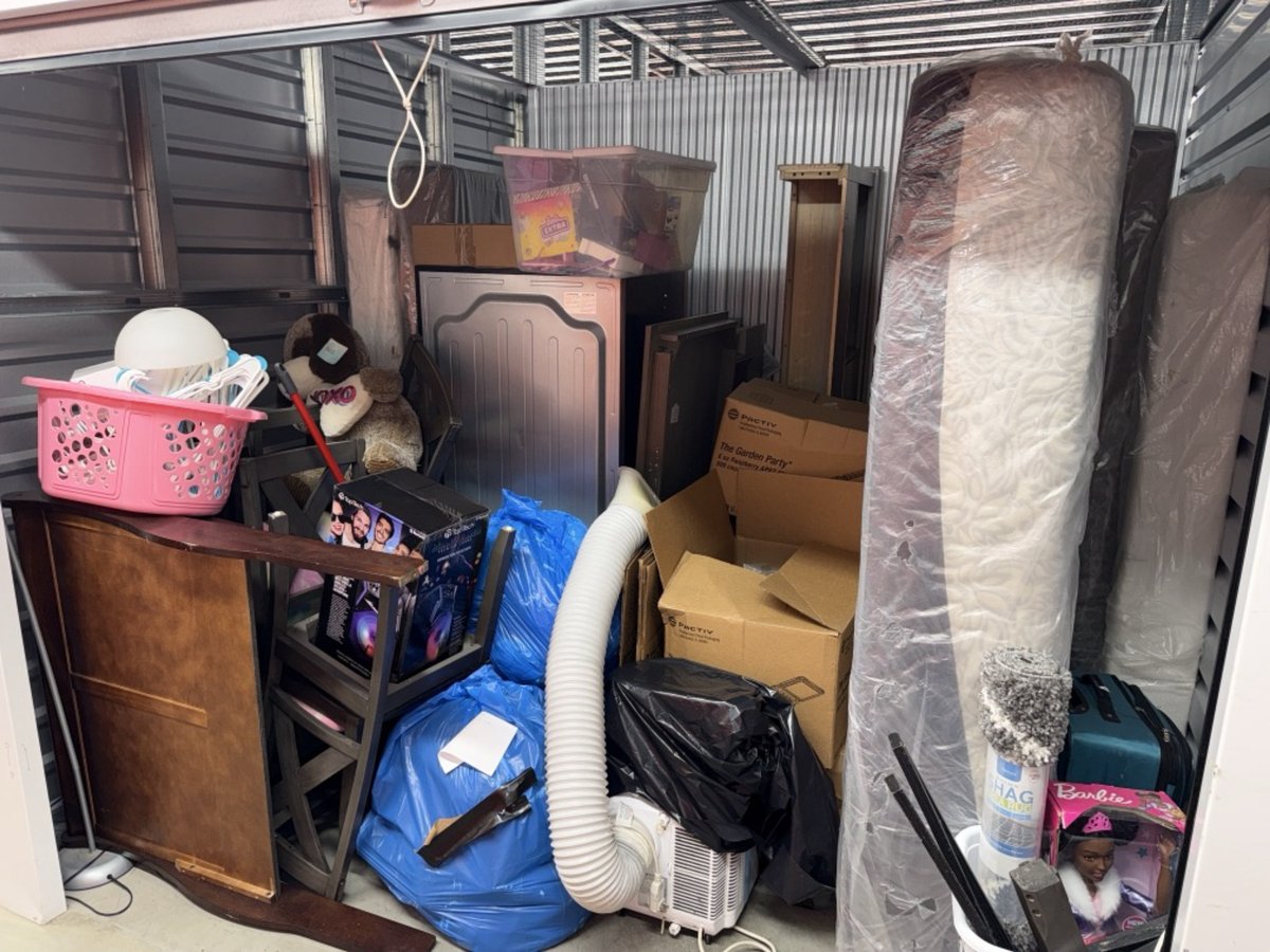 10 x 10 storage unit in Gardena, CA
