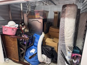 10 x 10 storage unit in Gardena, CA
