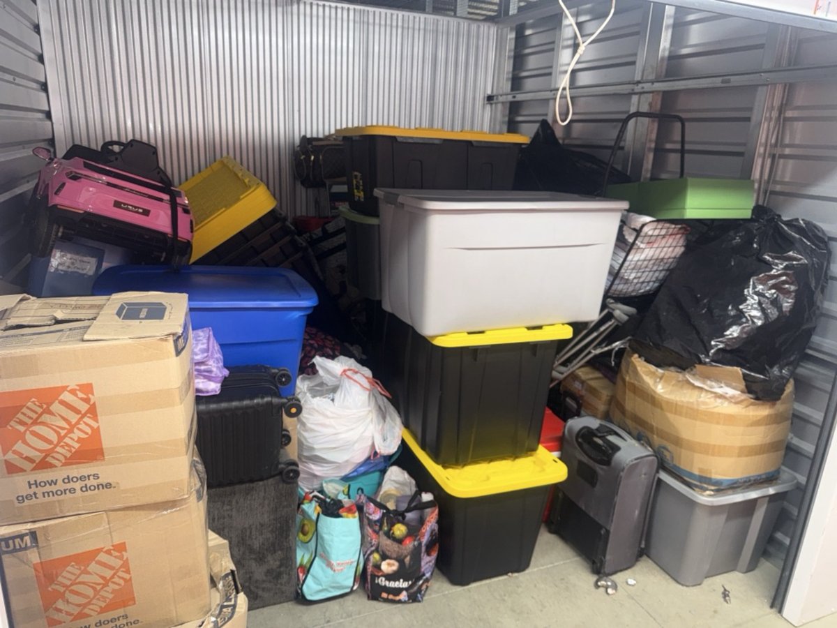 10 x 10 storage unit in Gardena, CA