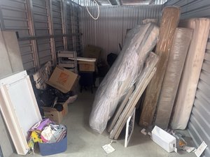 10 x 15 storage unit in Gardena, CA