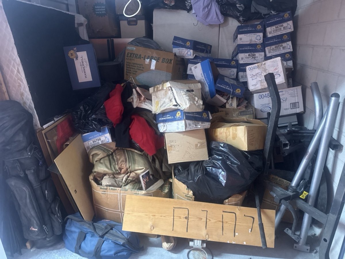 10 x 10 storage unit in Gardena, CA