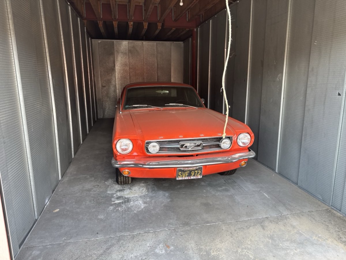 10 x 25 storage unit in Orange, CA