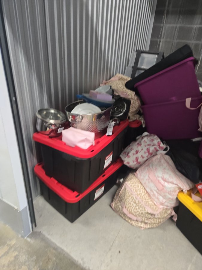 7 x 10 storage unit in Ellicott City, MD