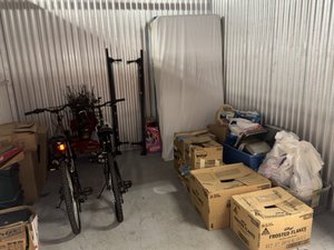 10 x 10 storage unit in Baltimore, MD
