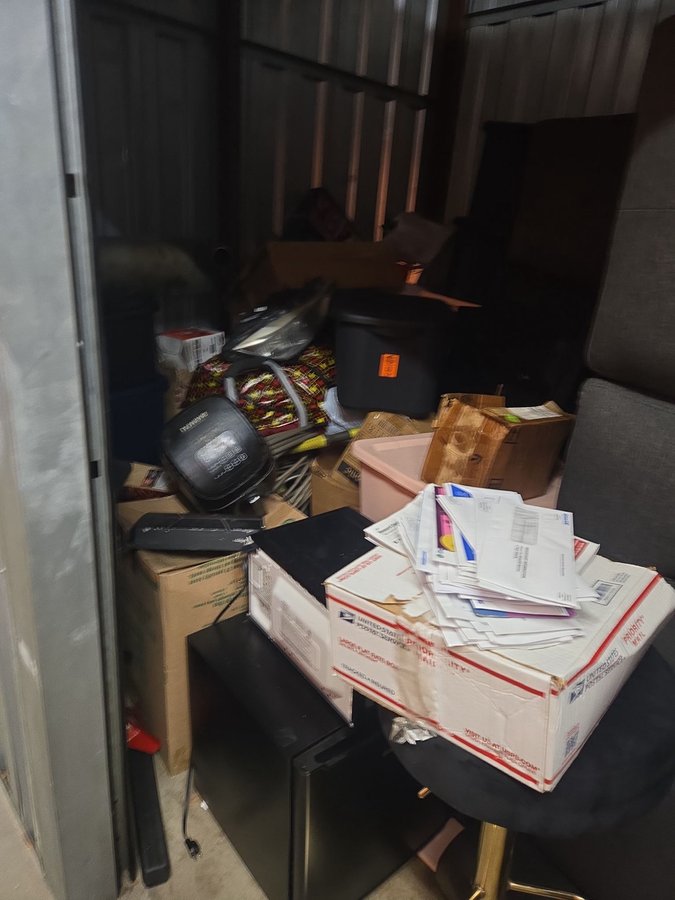 10 x 10 storage unit in Elkridge, MD