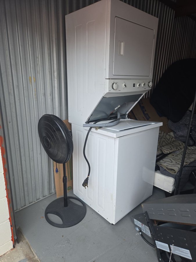 10 x 20 storage unit in Baltimore, MD