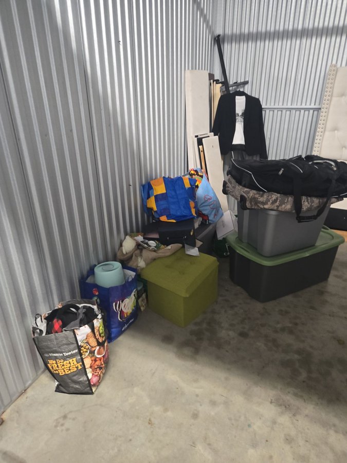 10 x 10 storage unit in Elkridge, MD
