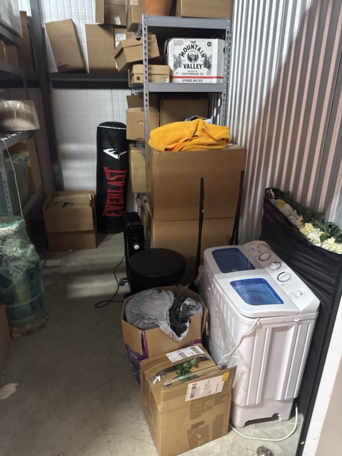 7 x 10 storage unit in Baltimore, MD