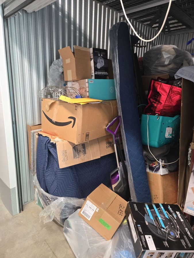 10 x 10 storage unit in Elkridge, MD