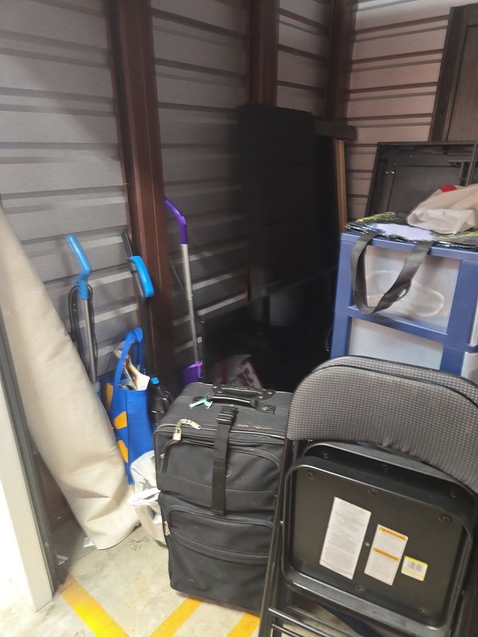 7 x 10 storage unit in Baltimore, MD