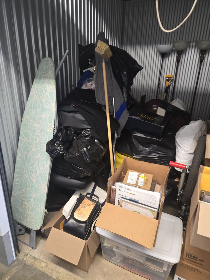 10 x 10 storage unit in Baltimore, MD