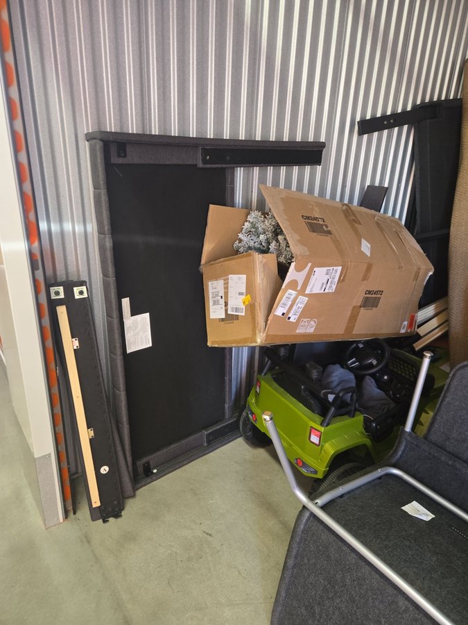 10 x 10 storage unit in Elkridge, MD
