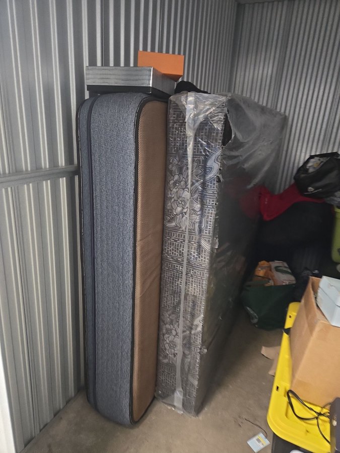 5 x 10 storage unit in Baltimore, MD