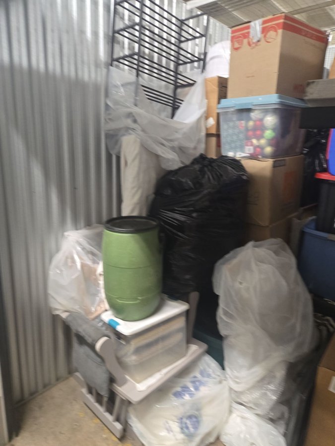 10 x 10 storage unit in Baltimore, MD