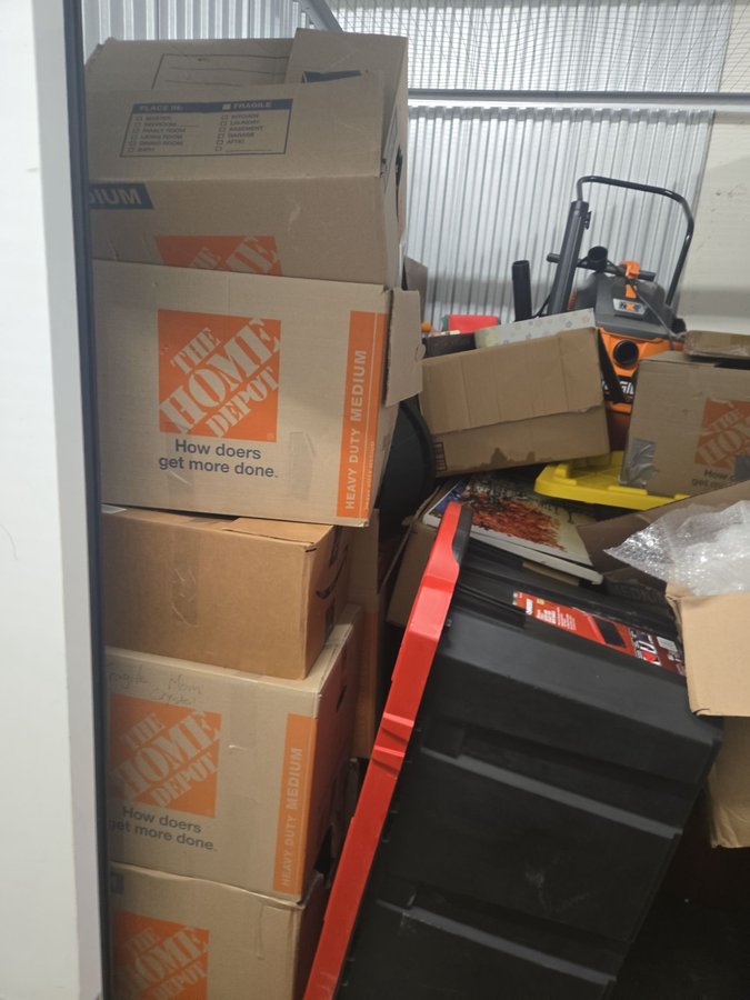 7 x 10 storage unit in Baltimore, MD