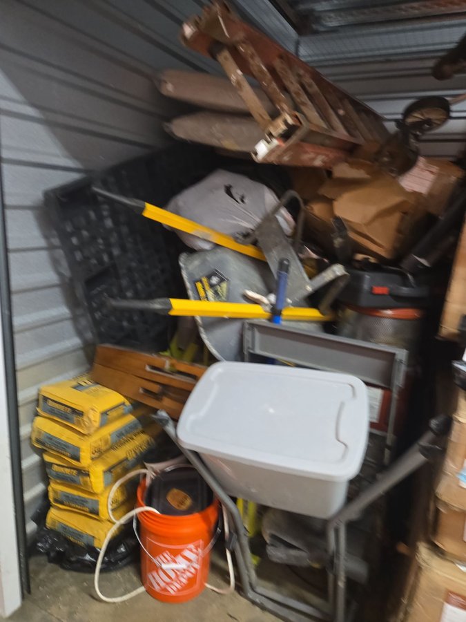 10 x 10 storage unit in Baltimore, MD