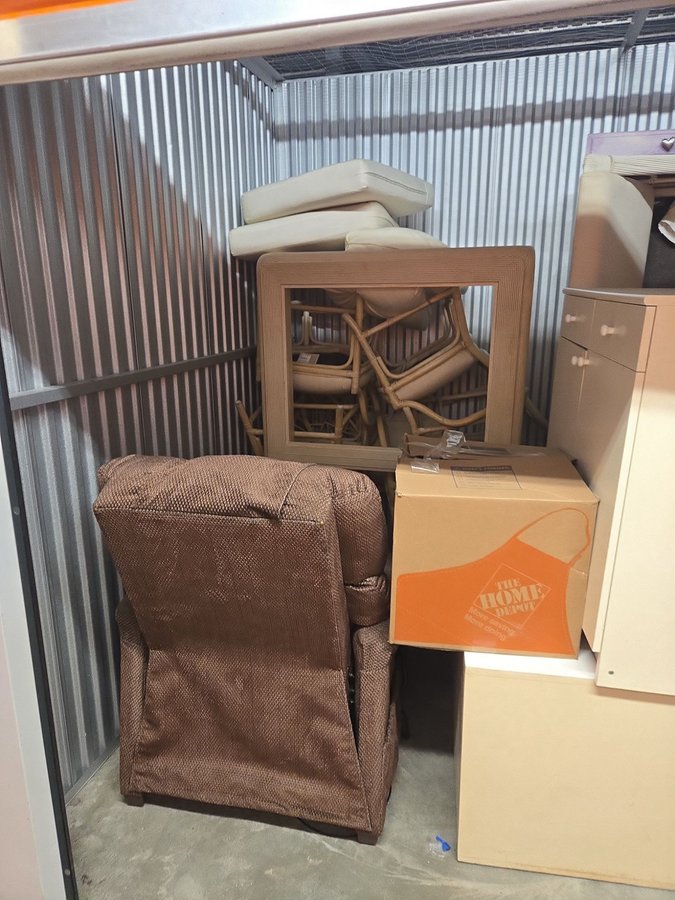 7 x 10 storage unit in Baltimore, MD