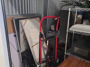 10 x 10 storage unit in Baltimore, MD