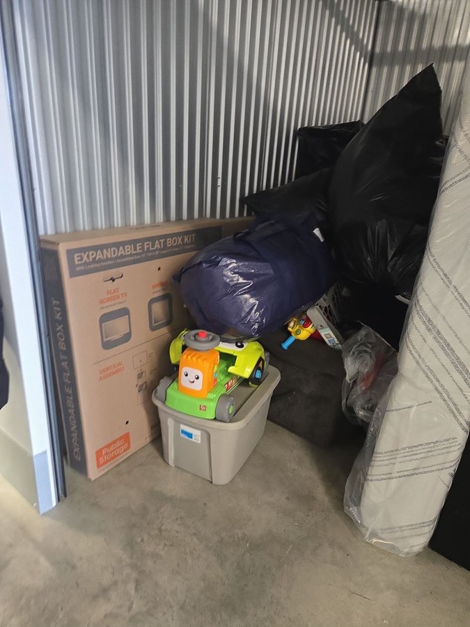 10 x 10 storage unit in Baltimore, MD