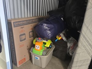 10 x 10 storage unit in Baltimore, MD