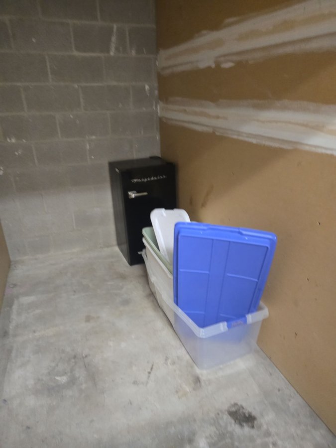 5 x 10 storage unit in Baltimore, MD
