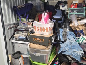 10 x 10 storage unit in Baltimore, MD