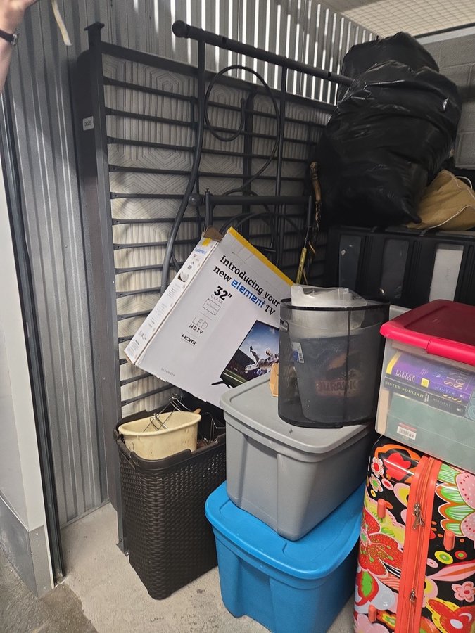7 x 10 storage unit in Baltimore, MD