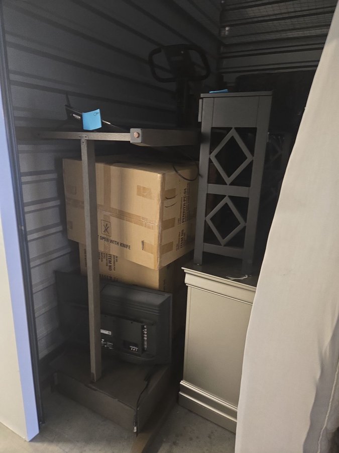 10 x 10 storage unit in Woodlawn, MD