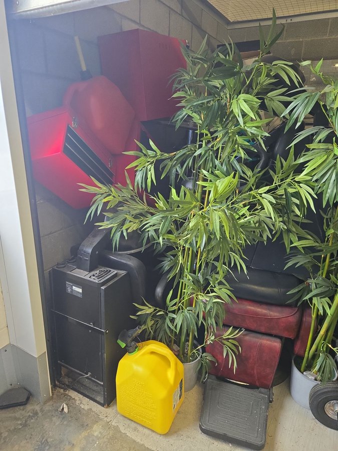 10 x 10 storage unit in Baltimore, MD