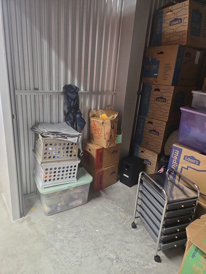 10 x 10 storage unit in Columbia, MD
