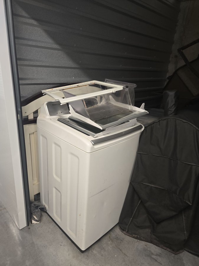 10 x 10 storage unit in Woodlawn, MD