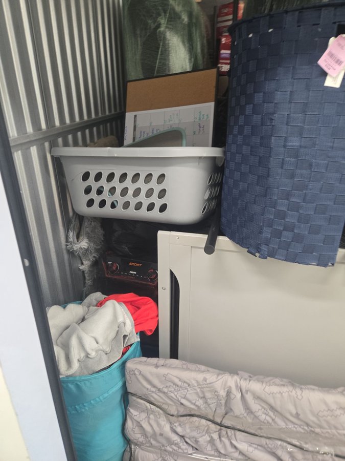 10 x 10 storage unit in Baltimore, MD